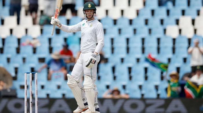 Debutant Bosch defies Pakistan comeback to give South Africa lead