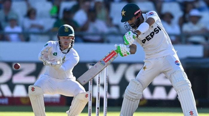 Pakistan look to stabilise after losing early wickets to South Africa