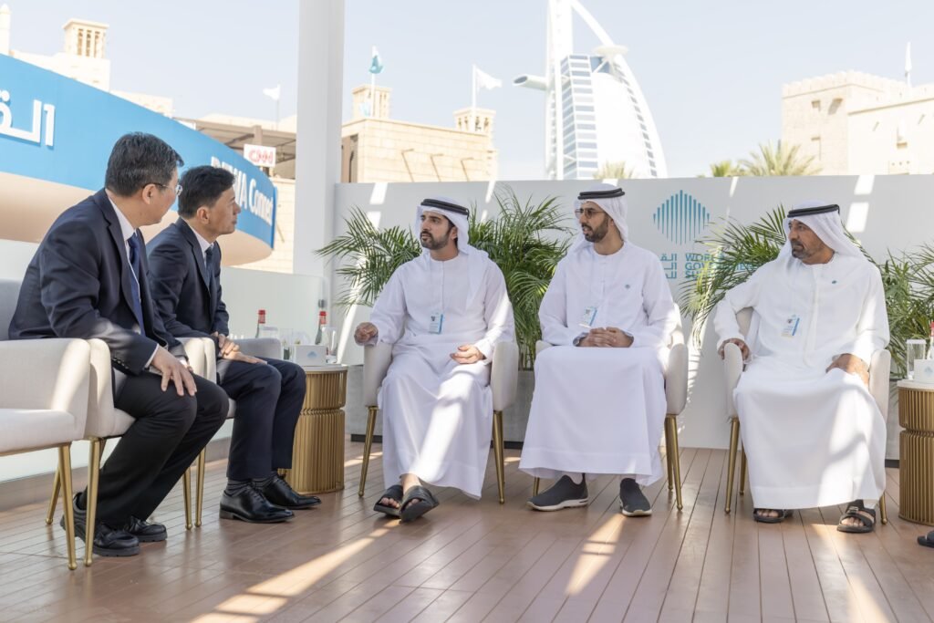 Hamdan bin Mohammed reviews the future of digital technologies with the CEO of “Baidu” company