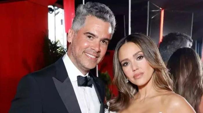 Jessica Alba advised to find famous beau post Cash Warren split: Source