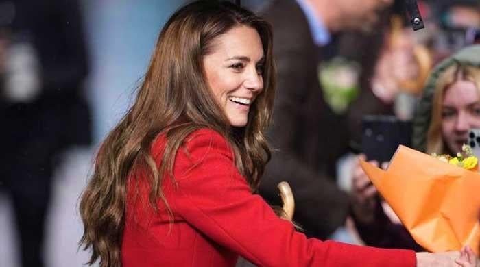 Kate Middleton carries new 635€ bag as she arrives in Wales
