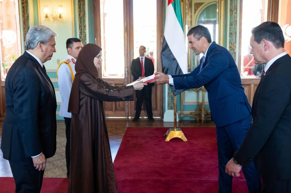 The Emirates Ambassador offers her credentials to the Paraguay President