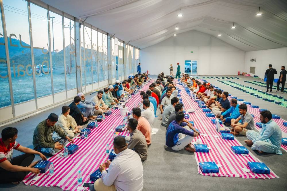 A fasting breakfast tent receives travelers through the Hatta border port
