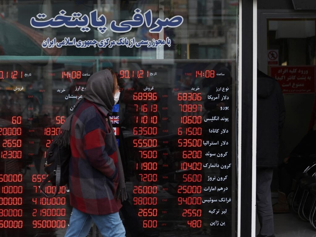 Iran currency falls to record low against dollar as tensions with US mount | News