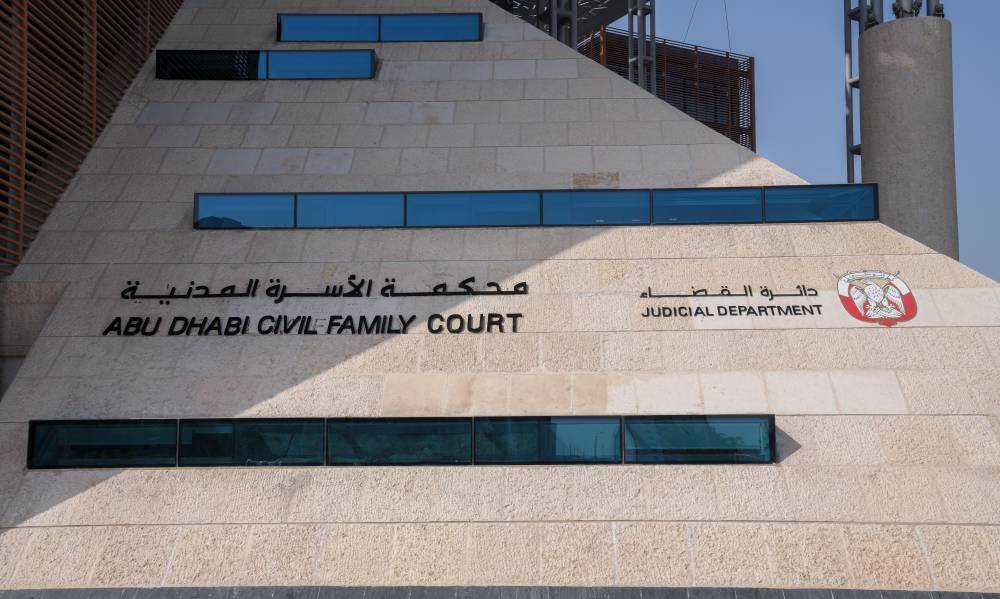 A woman demands a person of 450 thousand dirhams and the court obliges him to pay