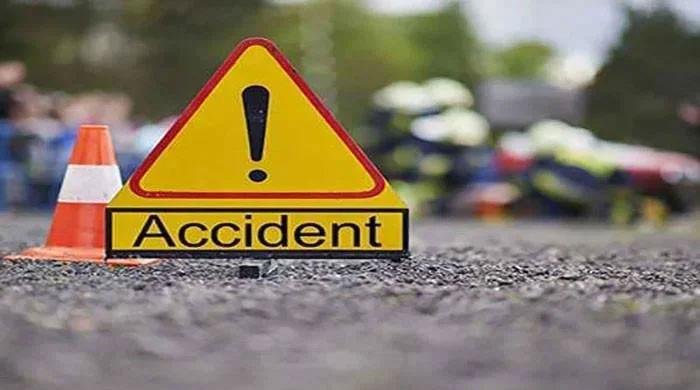 Bus mishap leaves 16 dead in Jamshoro