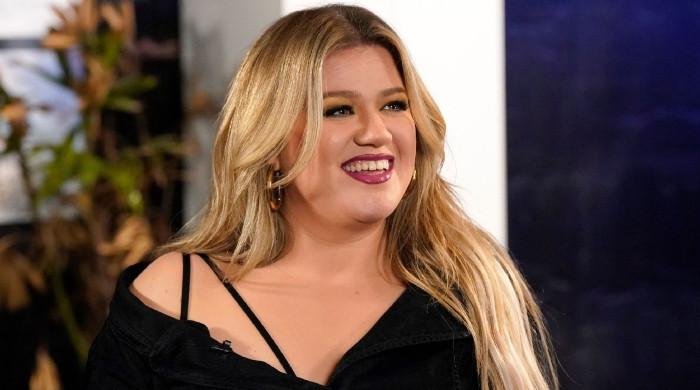 Kelly Clarkson recalls son’s innocent query about his father