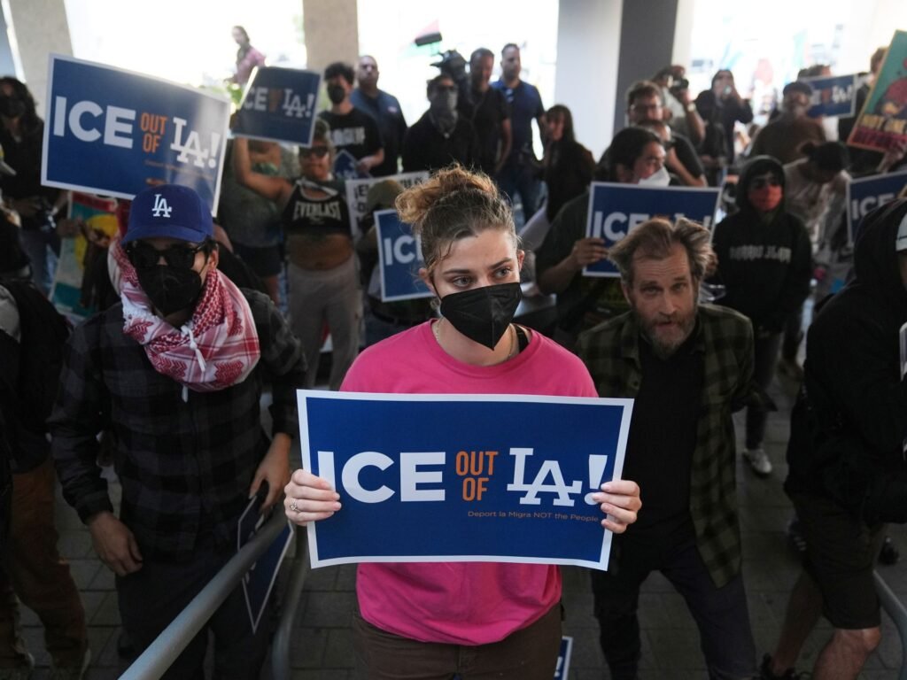 ICE operating in LA for 2nd day amid protests against immigration raids | Police News