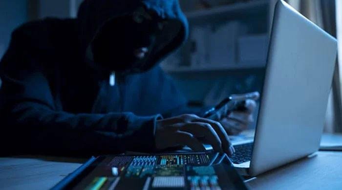 Hackers claim to hold 100GB of Trump aides’ emails, threaten leaks