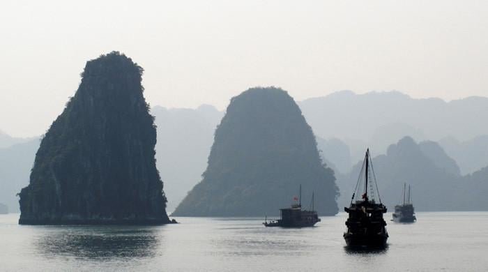 28 dead, dozens missing as Ha Long Bay tourist boat capsizes