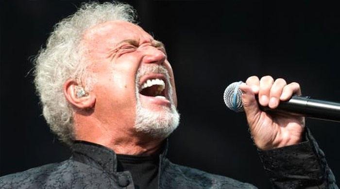 Tom Jones postpones Germany gig due to health scare