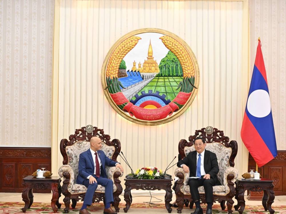 Prime Minister of Laos and the UAE ambassador review the areas of cooperation