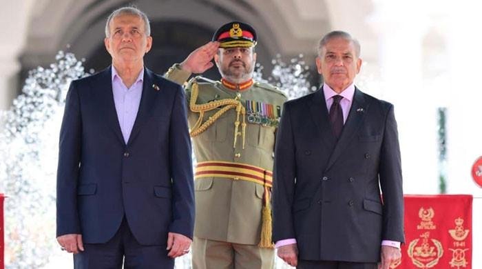 Iranian president receives guard of honour at PM House ahead of delegation-level talks