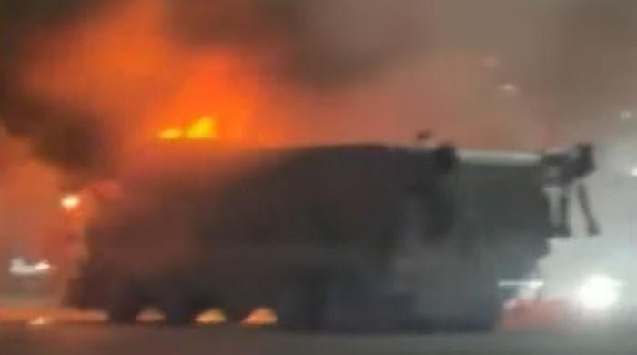 Karachi mob burns seven dumpers after two siblings crushed to death