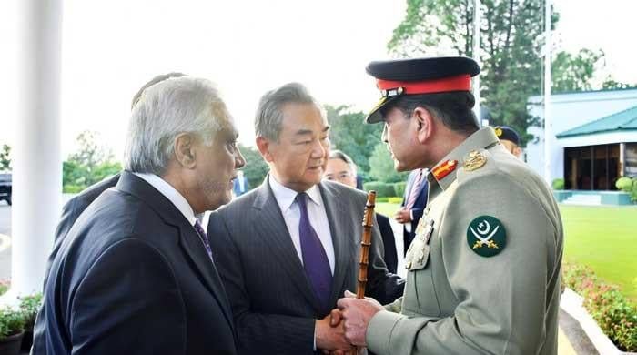 Chinese FM, COAS discuss regional security, counter-terrorism in Islamabad