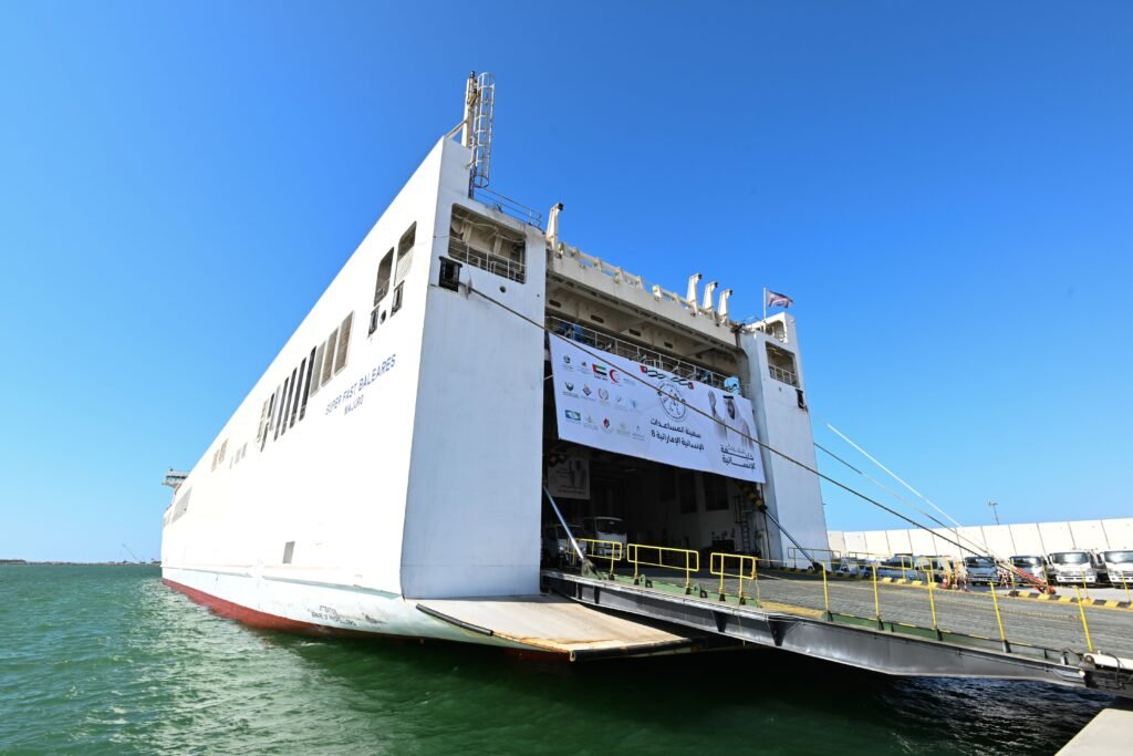The “Khalifa Humanitarian Ship” arrives at Al -Arish Port for the relief of Gaza