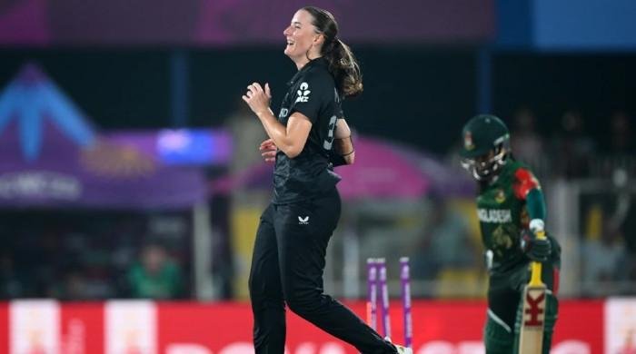 New Zealand crush Bangladesh to secure first win