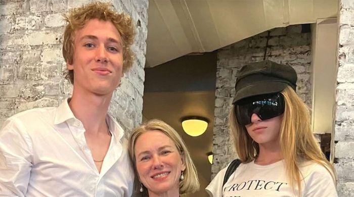Naomi Watts shows gratitude to her children during Walk of Fame ceremony