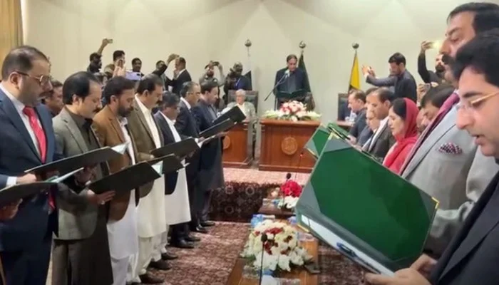 18-member AJK cabinet takes oath in Muzaffarabad