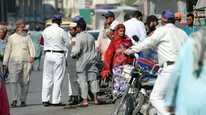 Sindh directs govt officials to pay e-challans from own pockets