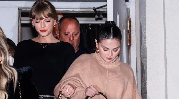 Taylor Swift makes special appearance at Chiefs game with Selena Gomez