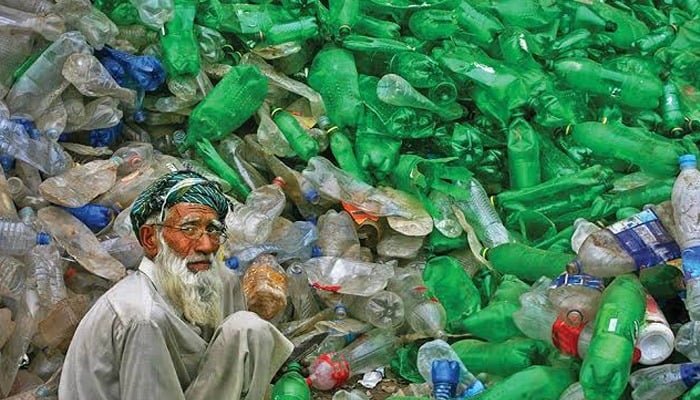 UNEP committee seeks global strategy to curb plastic pollution