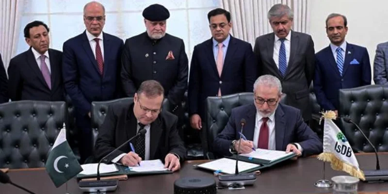 Pakistan, IsDB formalize $603m multi-project financing deals