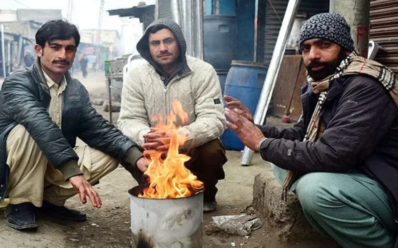 Cold wave grips Karachi; temperature may drop to single digit