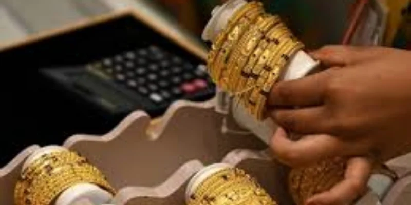 Gold hits historic high as prices exceed Rs500, 000 per tola