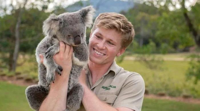 Robert Irwin celebrates ‘DWTS’ trophy with his Zoo animals