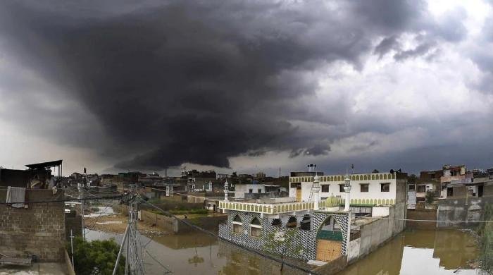 Rainfall, strong cold spell expected in Karachi from tomorrow
