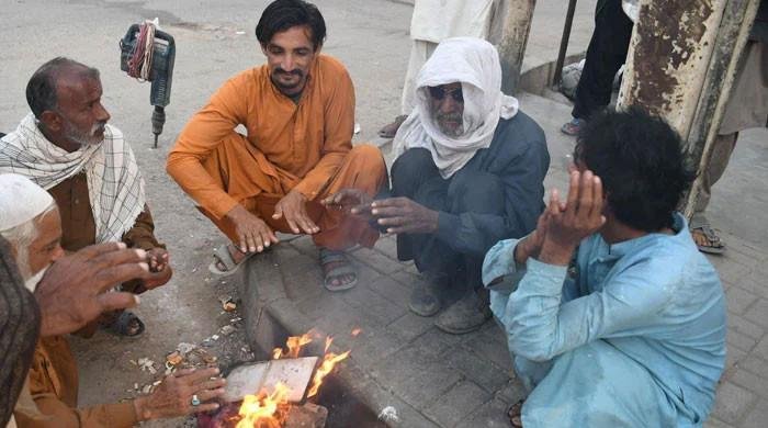 Karachiites quiver as mercury drops to chilling 6.2°C — lowest this winter
