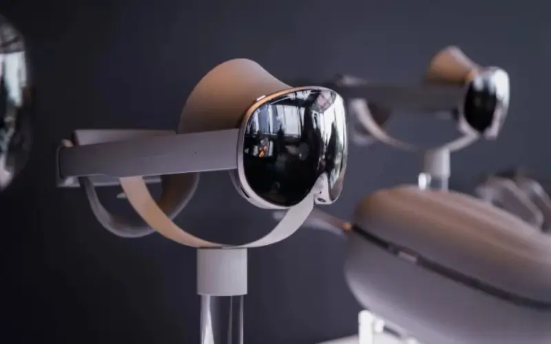 Samsung introduces Galaxy XR headset with Google, Qualcomm