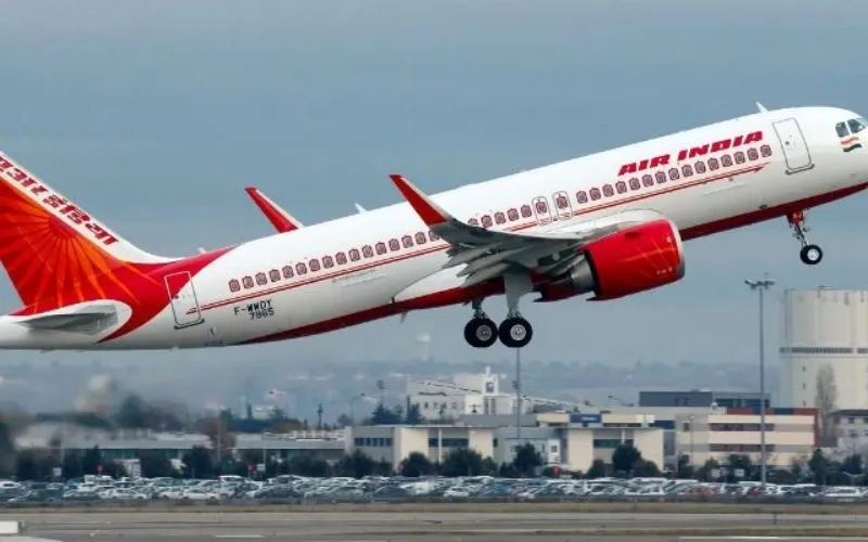 Pakistan extends airspace ban on Indian aircraft for another month