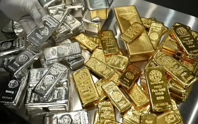 Gold hits record highs in local market