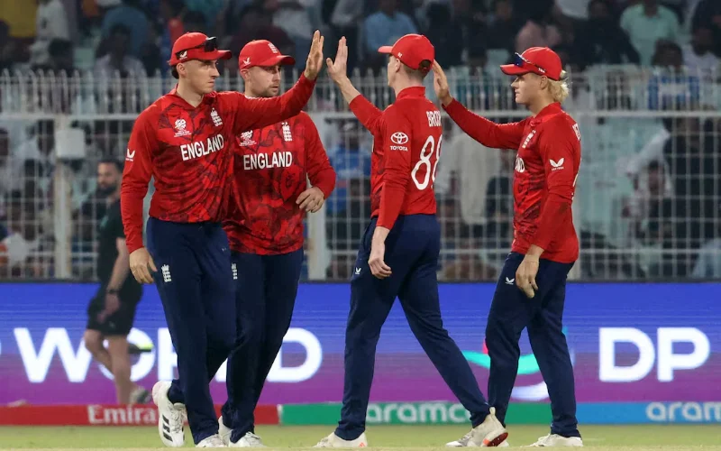 England beat Italy by 24 runs to reach Super Eight stage