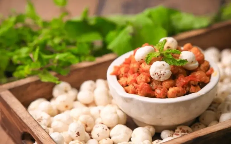Makhana or roasted chickpeas: Best for weight loss?
