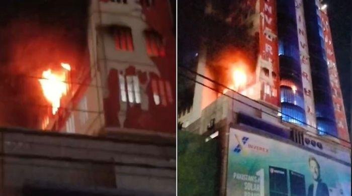No casualties as fire brought under control at Karachi’s mobile market