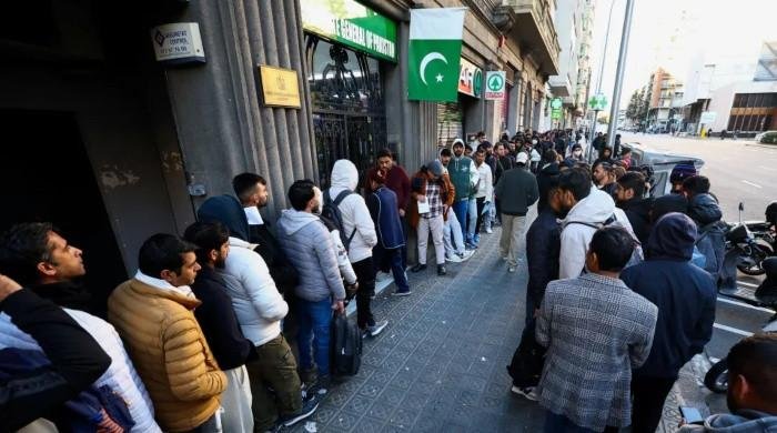 Govt moves to legalise more than 3,000 Pakistanis living in Spain