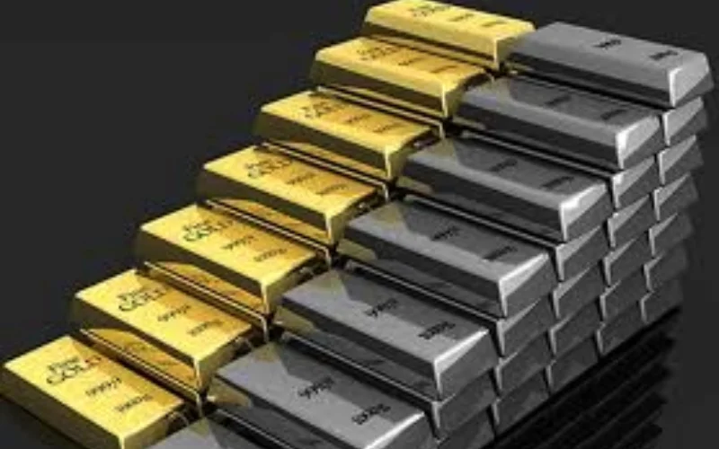 Gold, silver prices decline in global and local markets