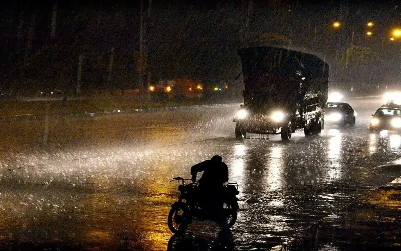 Heavy rain, thunderstorm hit parts of Karachi