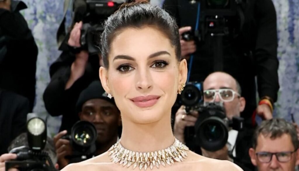 Anne Hathaway reveals shocking fact about vision in left eye