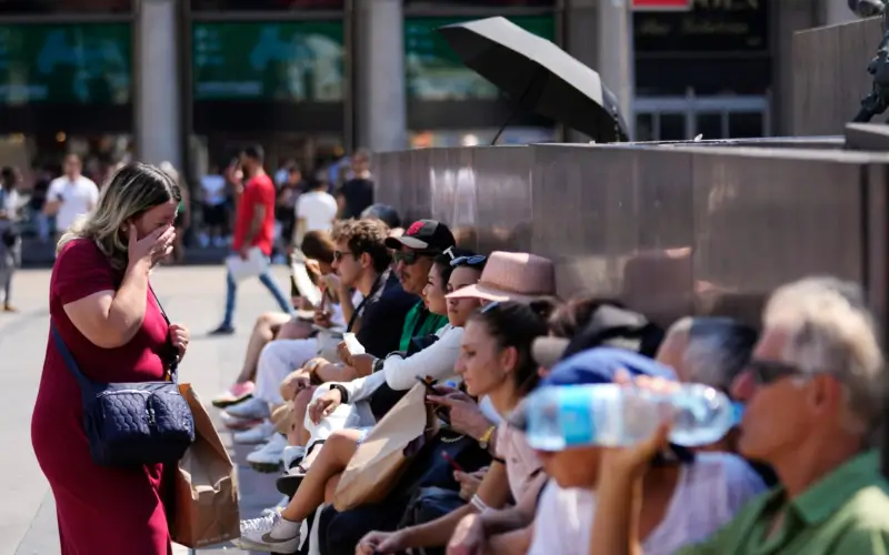 Seven dead as heatwave grips France