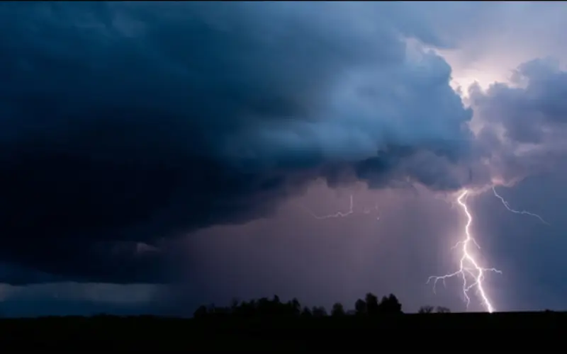 Dust and thunderstorms with rain forecast for different parts of Pakistan