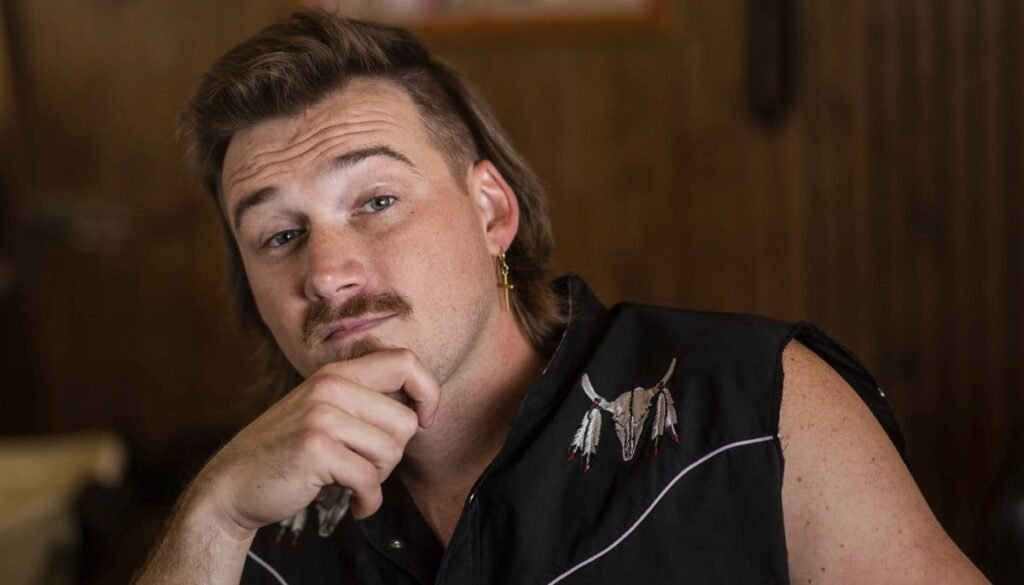 Video shows Morgan Wallen snatching phone from security guard