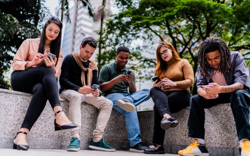 Studies link smartphone boom to declining birth rates worldwide