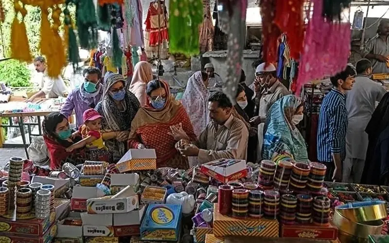 Pakistan enforces new operating hours for markets from June 1
