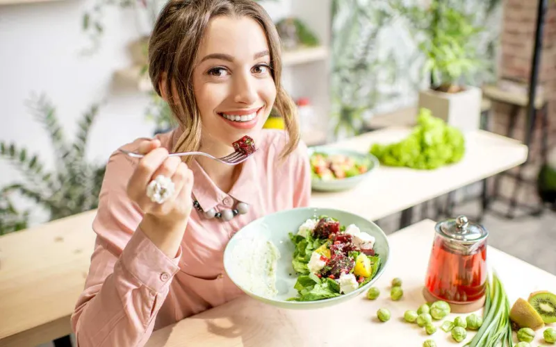Eating slowly and chewing more may improve health, weight management