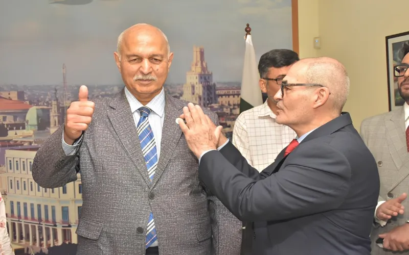 Mushahid commence Cuba photo exhibition, hails Castro as icon of defiance and dignity