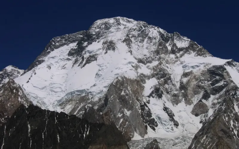Broad Peak avalanche traps mountaineers; four bodies located